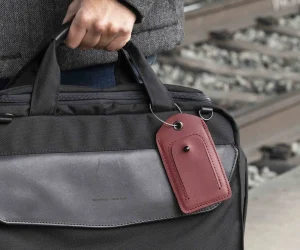 Thẻ hành lý bằng da AirTag của WaterField Designs